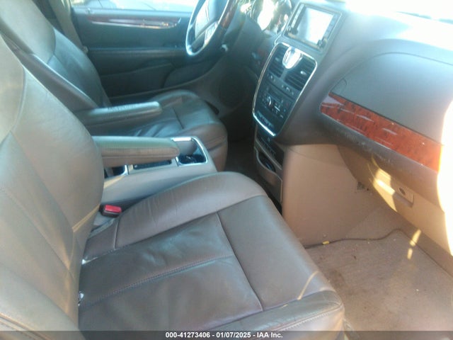 2C4RC1GG0ER329317 Chrysler Town & Country Limited