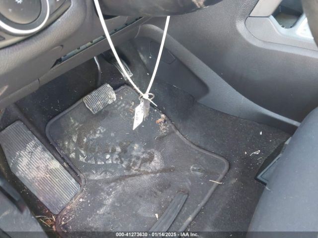1FMCU0GD6HUE69040 Ford ESCAPE SE