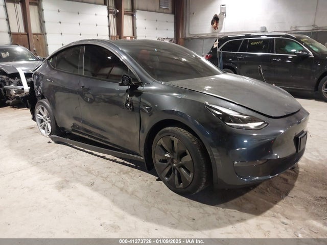 2024 TESLA MODEL Y 7SAYGAEE1RF037181 Photo 0