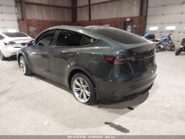 2024 TESLA MODEL Y 7SAYGAEE1RF037181 Photo 2