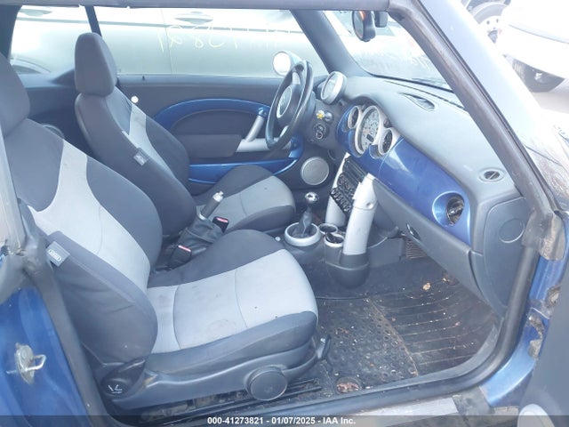 2005 MINI COOPER S WMWRH33525TF84836 Photo 4