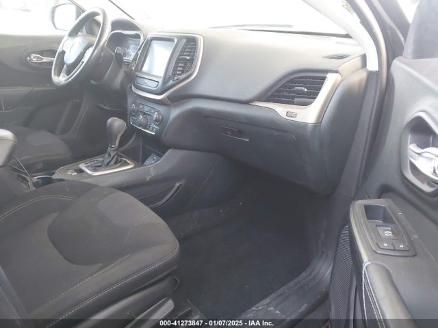 1C4PJLCB9FW761223 Jeep Cherokee Latitude