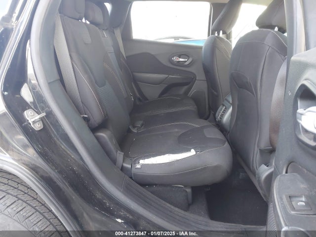 1C4PJLCB9FW761223 Jeep Cherokee Latitude