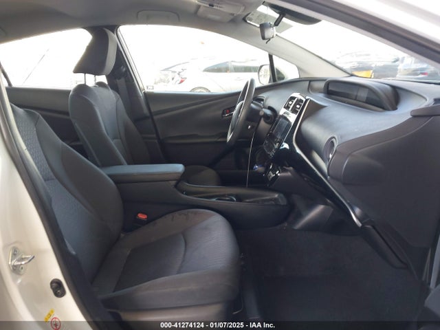 Toyota Prius Two 2017 JTDKBRFU4H3032283 Image 5