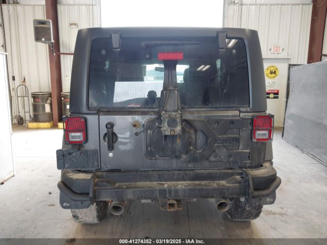 1C4BJWEG8HL638067 Jeep Wrangler Unlimited Winter 4x4