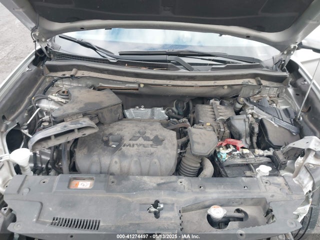 JA4AZ3A38KZ045393 Mitsubishi Outlander Se