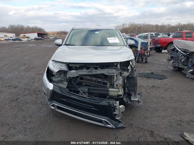 JA4AZ3A38KZ045393 Mitsubishi Outlander Se