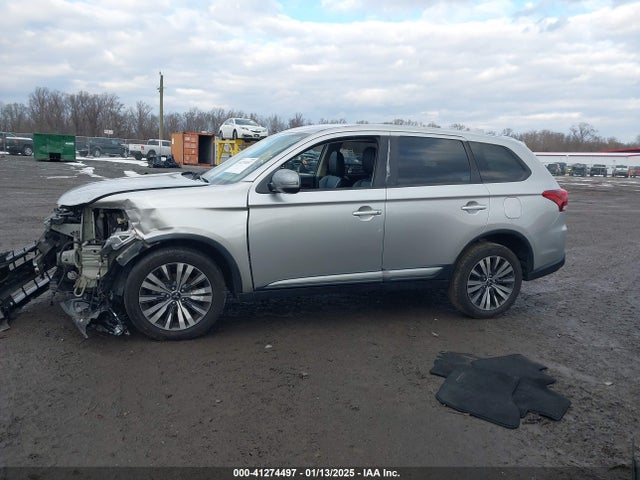 JA4AZ3A38KZ045393 Mitsubishi Outlander Se