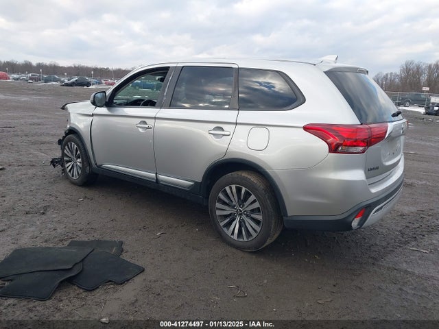 JA4AZ3A38KZ045393 Mitsubishi Outlander Se