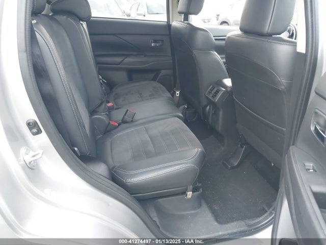 JA4AZ3A38KZ045393 Mitsubishi Outlander Se