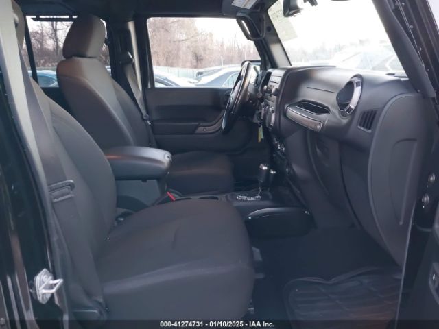 1C4BJWDG3HL574019 Jeep Wrangler Unlimited Sport 4x4