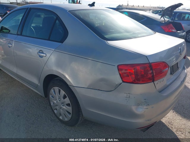3VWD17AJ1EM270967 Volkswagen Jetta