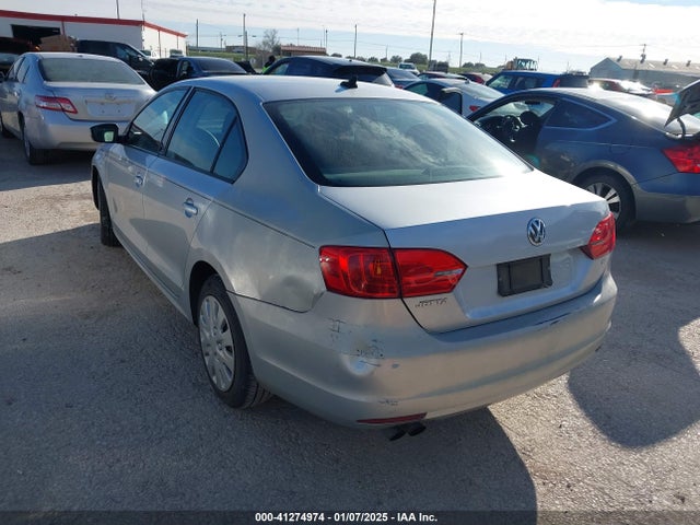 3VWD17AJ1EM270967 Volkswagen Jetta