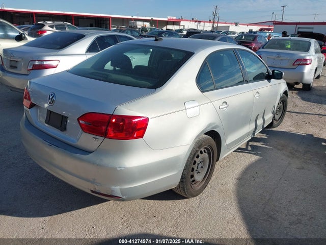 3VWD17AJ1EM270967 Volkswagen Jetta