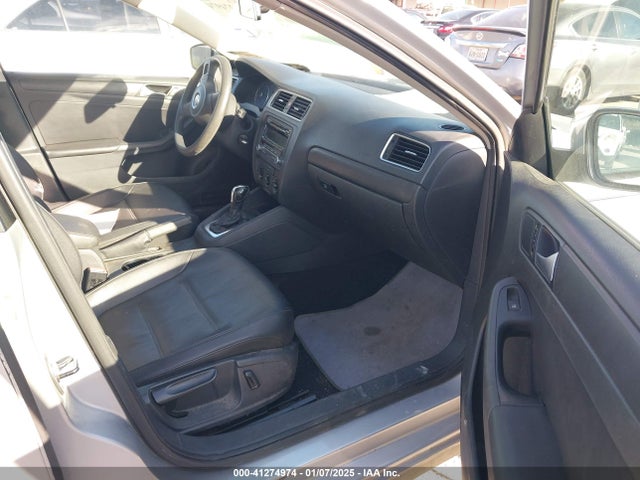 3VWD17AJ1EM270967 Volkswagen Jetta