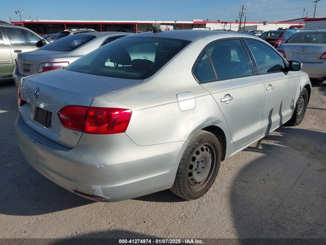 3VWD17AJ1EM270967 Volkswagen Jetta