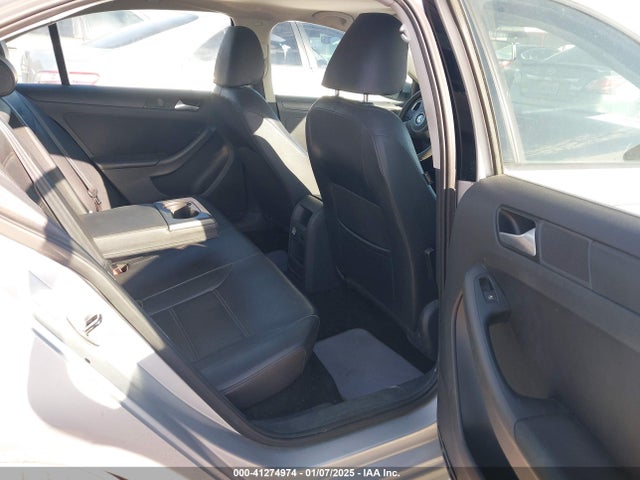 3VWD17AJ1EM270967 Volkswagen Jetta