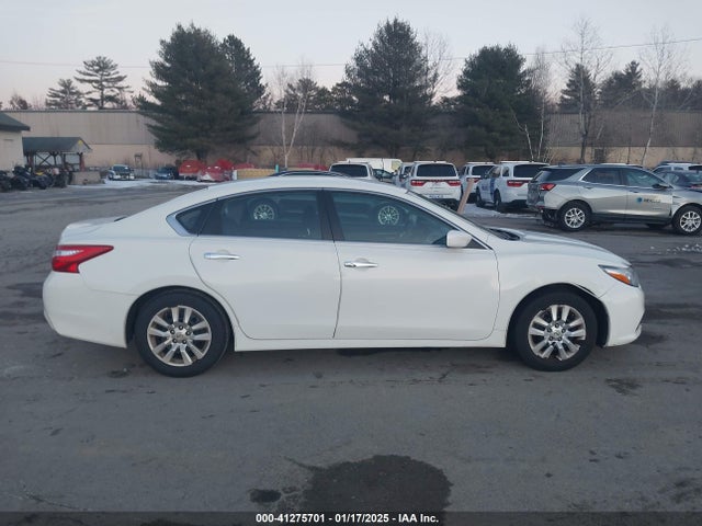 1N4AL3AP8HN363028 Nissan Altima 2.5 S