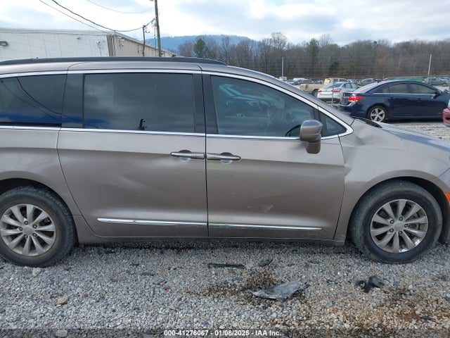 Chrysler Pacifica Touring-l 2017 2C4RC1BG7HR734408 Image 12
