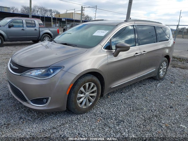 Chrysler Pacifica Touring-l 2017 2C4RC1BG7HR734408 Image 2