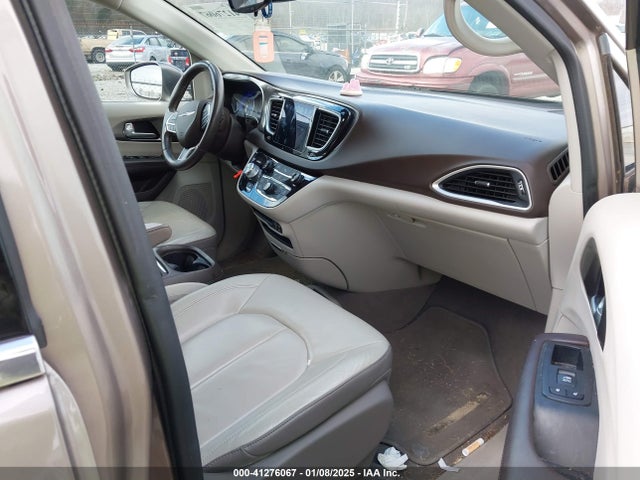 Chrysler Pacifica Touring-l 2017 2C4RC1BG7HR734408 Image 5