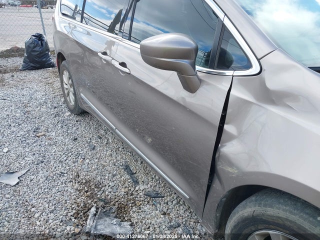 Chrysler Pacifica Touring-l 2017 2C4RC1BG7HR734408 Image 6