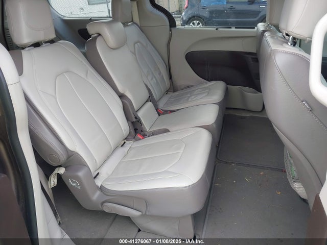 Chrysler Pacifica Touring-l 2017 2C4RC1BG7HR734408 Image 8
