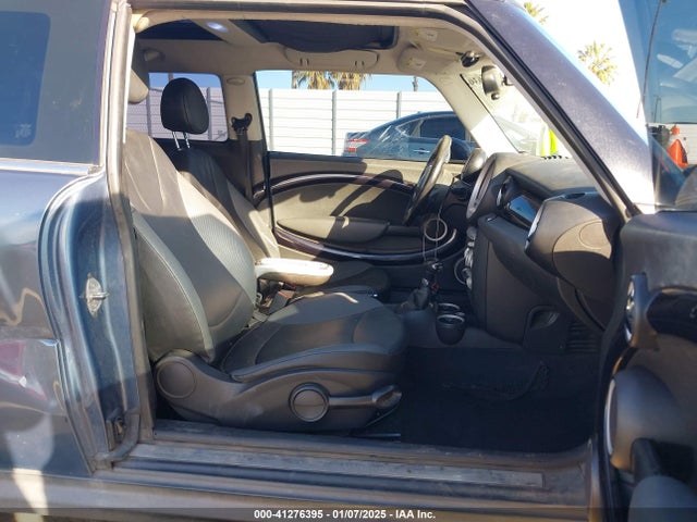 2009 MINI COOPER CLUBMAN WMWML33579TX35875 Photo 4