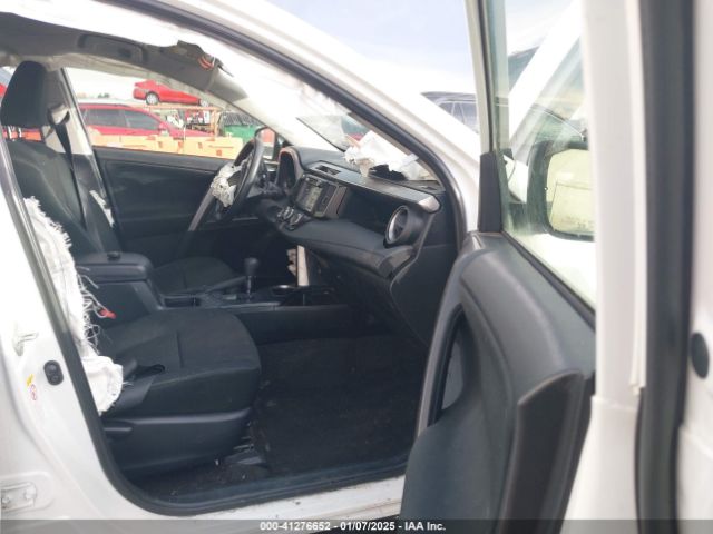 JTMBFREV9JJ254463 Toyota RAV4 LE