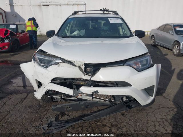 JTMBFREV9JJ254463 Toyota RAV4 LE