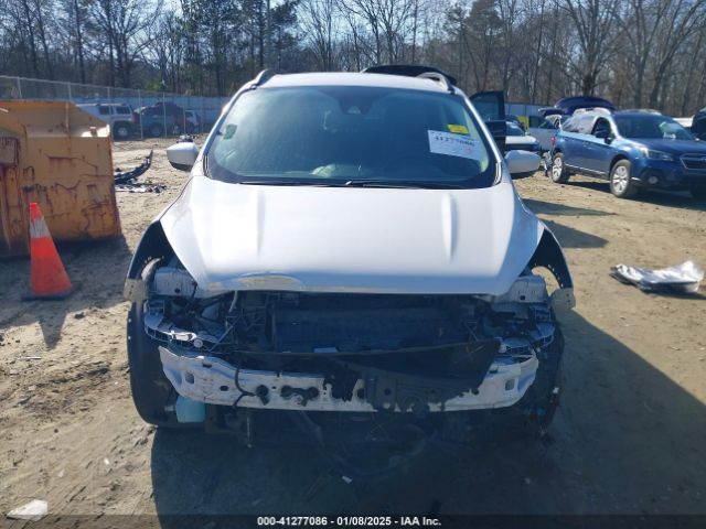 1FMCU9GD5JUA80237 Ford ESCAPE SE