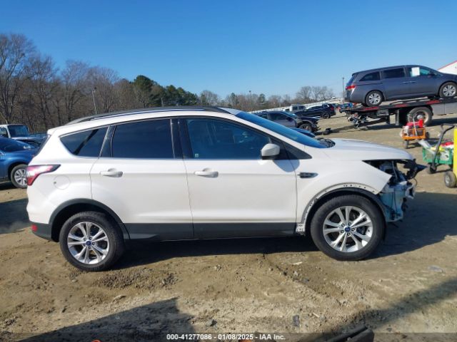 1FMCU9GD5JUA80237 Ford ESCAPE SE