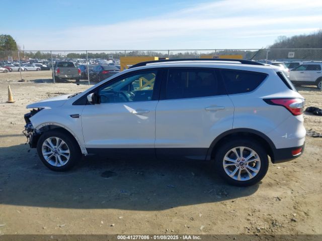 1FMCU9GD5JUA80237 Ford ESCAPE SE