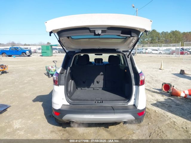 1FMCU9GD5JUA80237 Ford ESCAPE SE