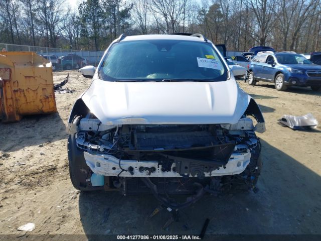 1FMCU9GD5JUA80237 Ford ESCAPE SE