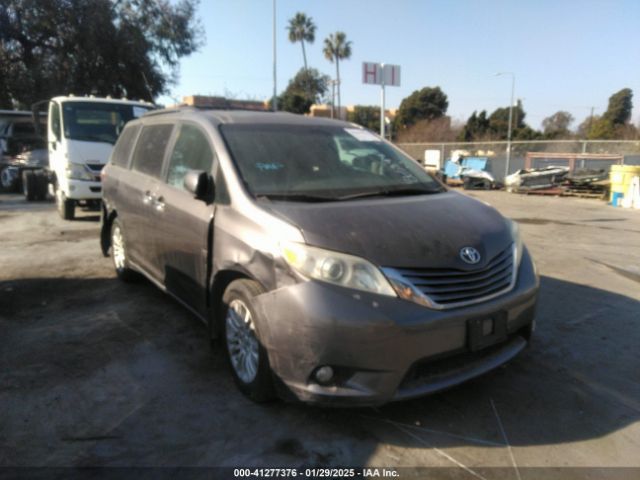 5TDYZ3DC5HS865344 Toyota Sienna Xle 8 Passenger