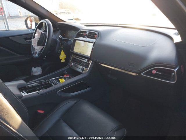 2018 JAGUAR F-PACE SADCM2FV0JA284617 Photo 4