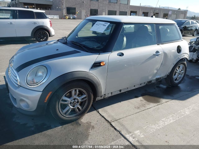 2011 MINI COOPER WMWSU3C55BT096177 Photo 1