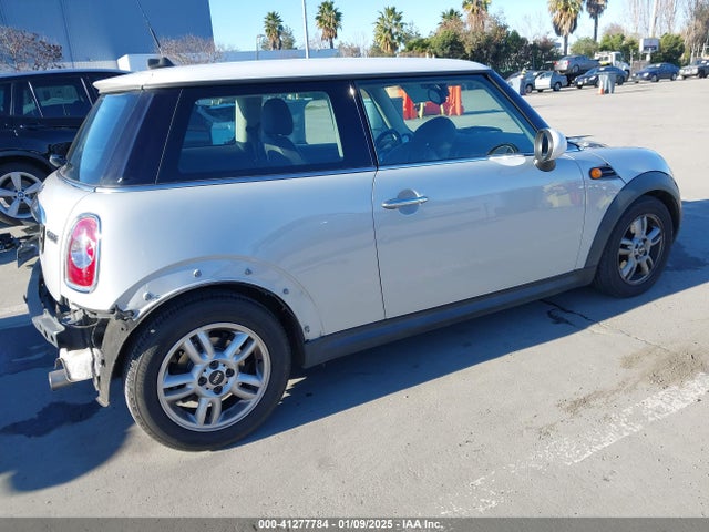 2011 MINI COOPER WMWSU3C55BT096177 Photo 3