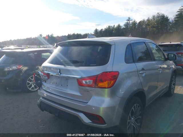 2018 MITSUBISHI OUTLANDER SPORT JA4AR3AU8JU006789 Photo 3