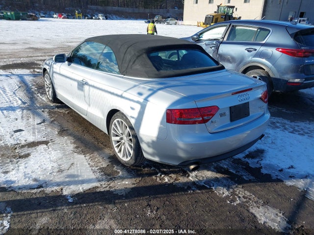2011 AUDI A5 WAULFAFH3BN019417 Photo 2