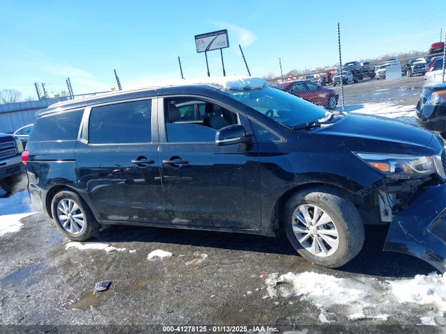 KIA SEDONA LX 2017 KNDMB5C15H6254258 Image 13