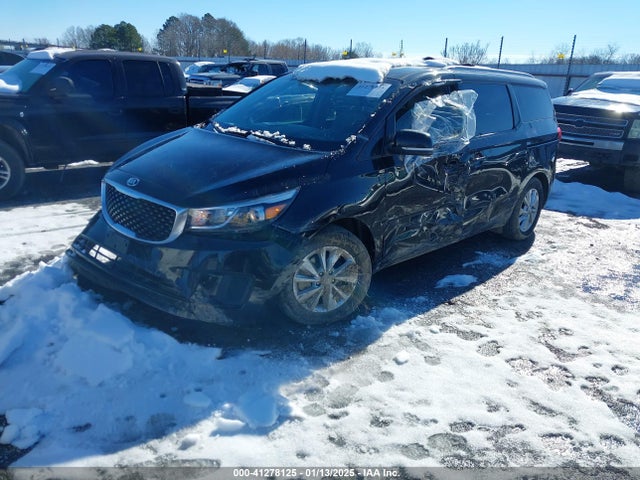 KIA SEDONA LX 2017 KNDMB5C15H6254258 Image 2