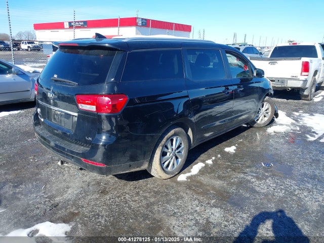 KIA SEDONA LX 2017 KNDMB5C15H6254258 Image 4