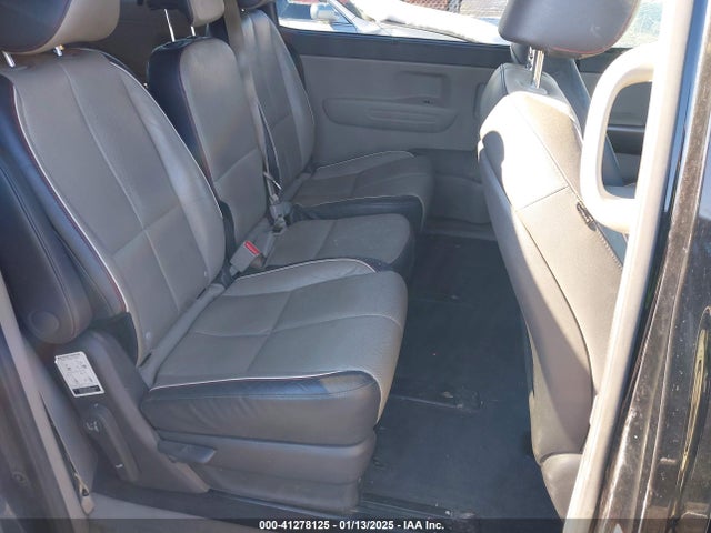 KIA SEDONA LX 2017 KNDMB5C15H6254258 Image 8