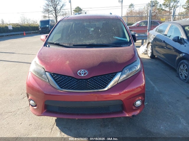 5TDXK3DC8GS716764 Toyota Sienna Se Premium 8 Passenger