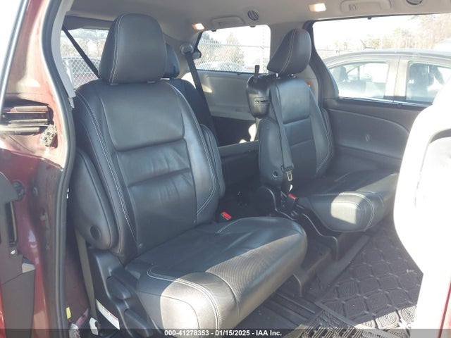 5TDXK3DC8GS716764 Toyota Sienna Se Premium 8 Passenger