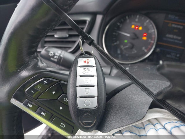 KNMAT2MV0JP576886 Nissan ROGUE SV