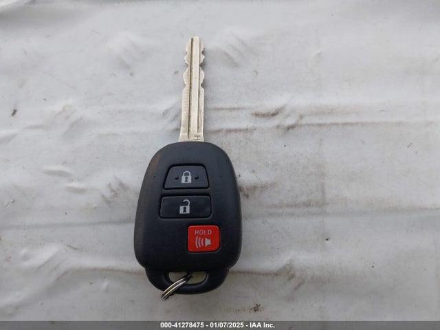Toyota RAV4 LE 2016 JTMBFREV0GD190191 Image 11