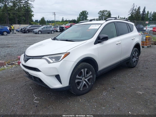 Toyota RAV4 LE 2016 JTMBFREV0GD190191 Image 2